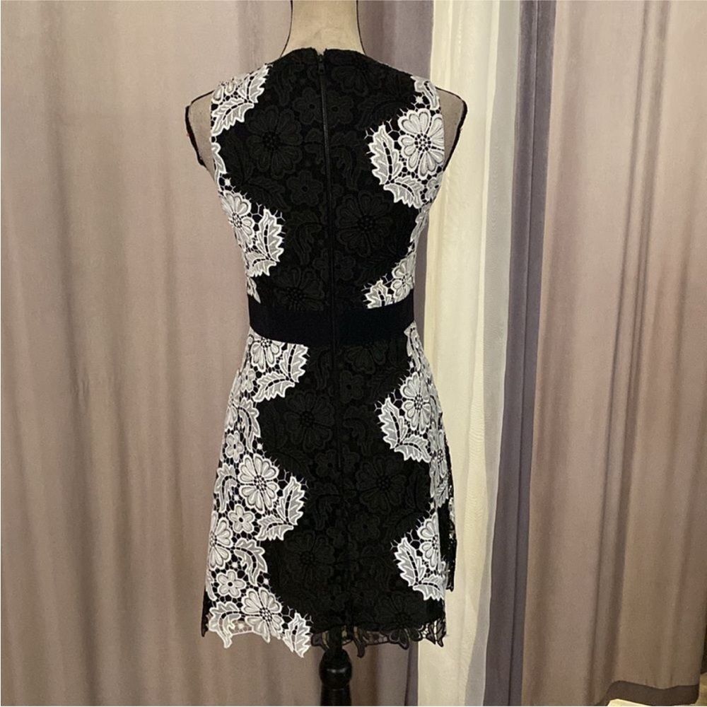 Alice + Olivia Elegant Black and White Lace Dress, US4 - Picture 8 of 11